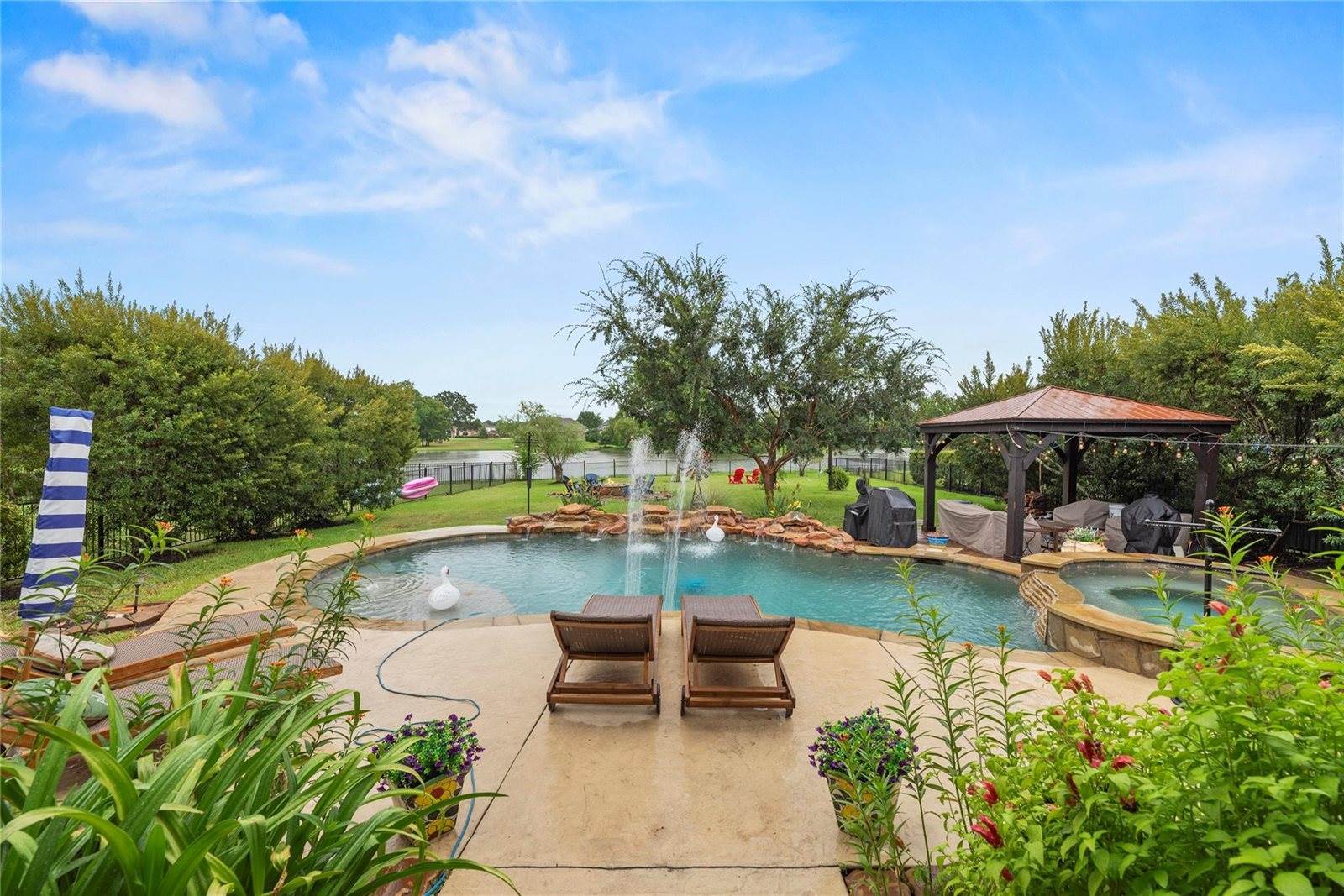 18904 West Grand Pine Circle, Montgomery, TX 77356