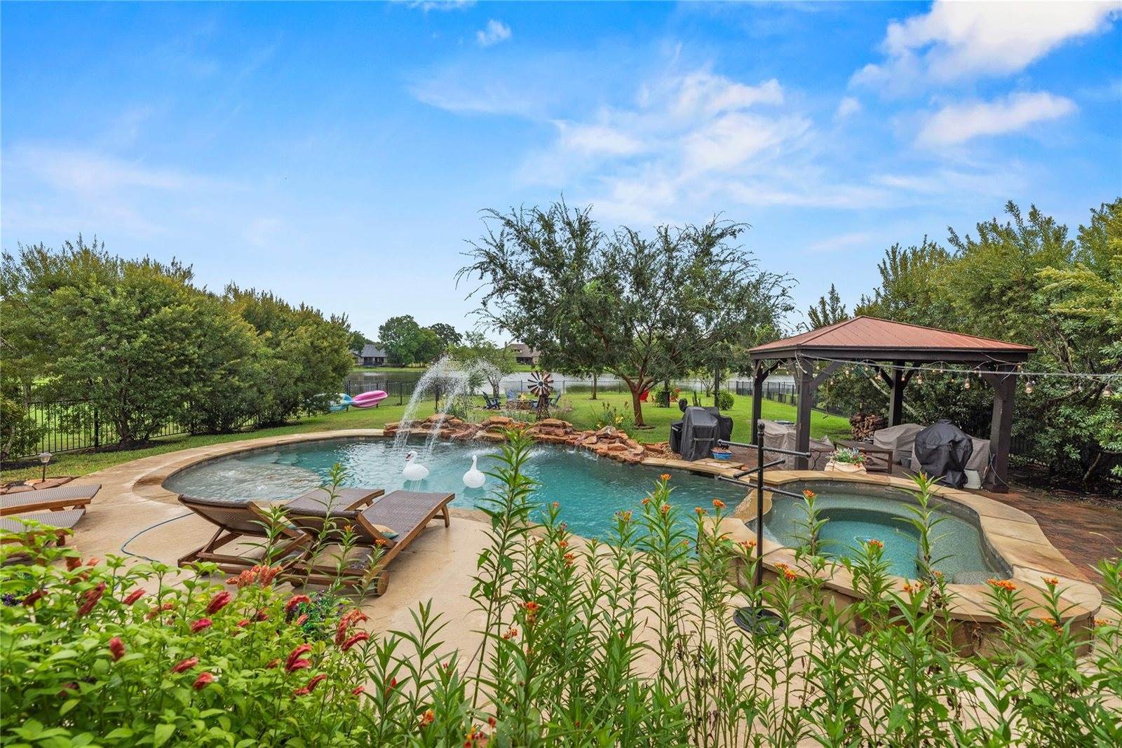 18904 West Grand Pine Circle, Montgomery, TX 77356