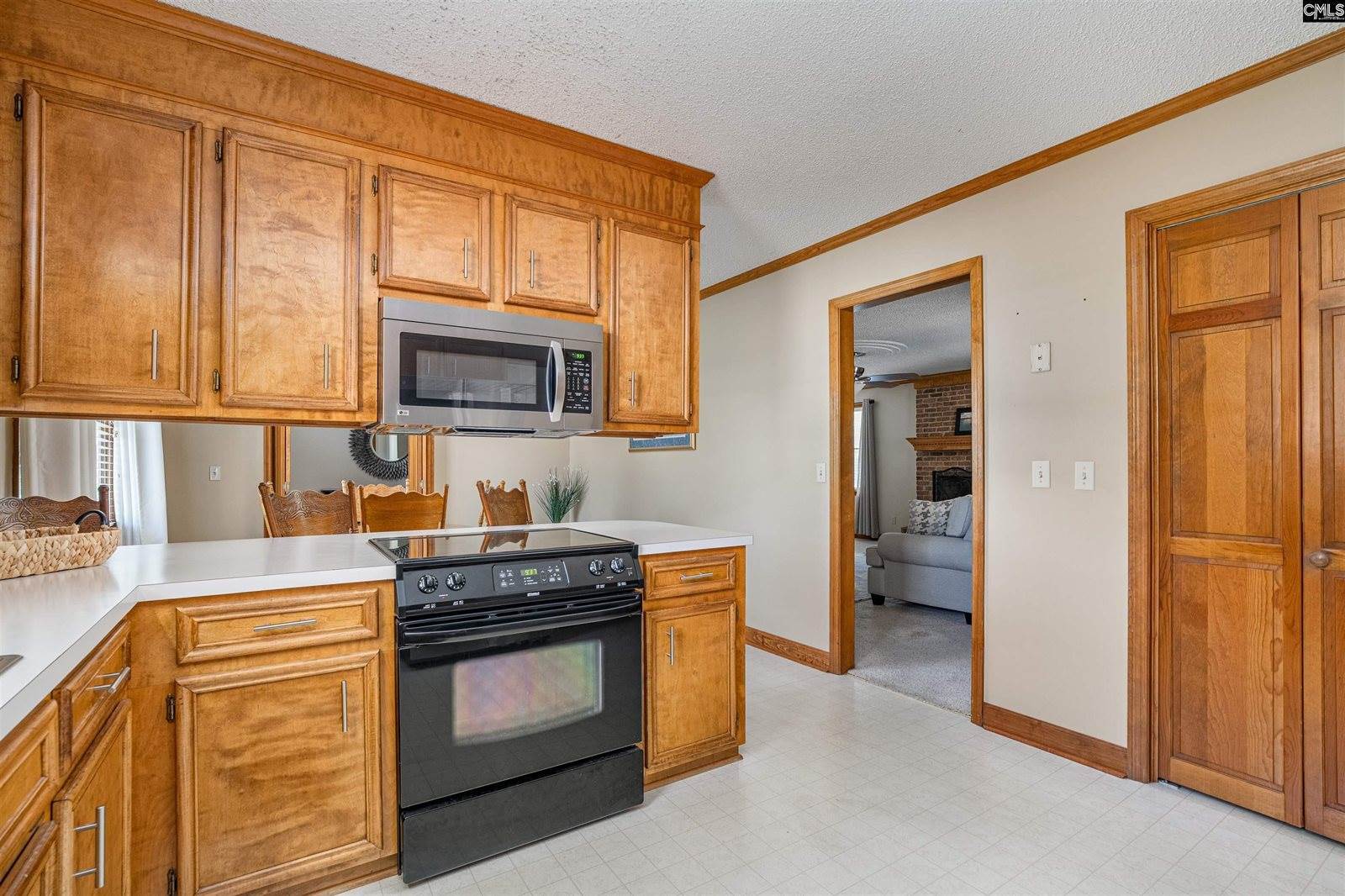 225 Fox Lake, West Columbia, SC 29170