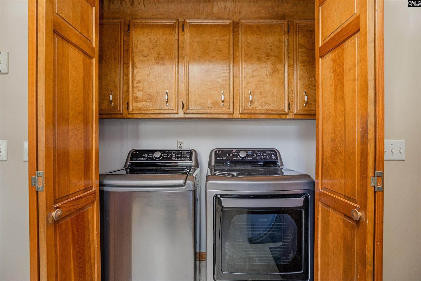 225 Fox Lake, West Columbia, SC 29170