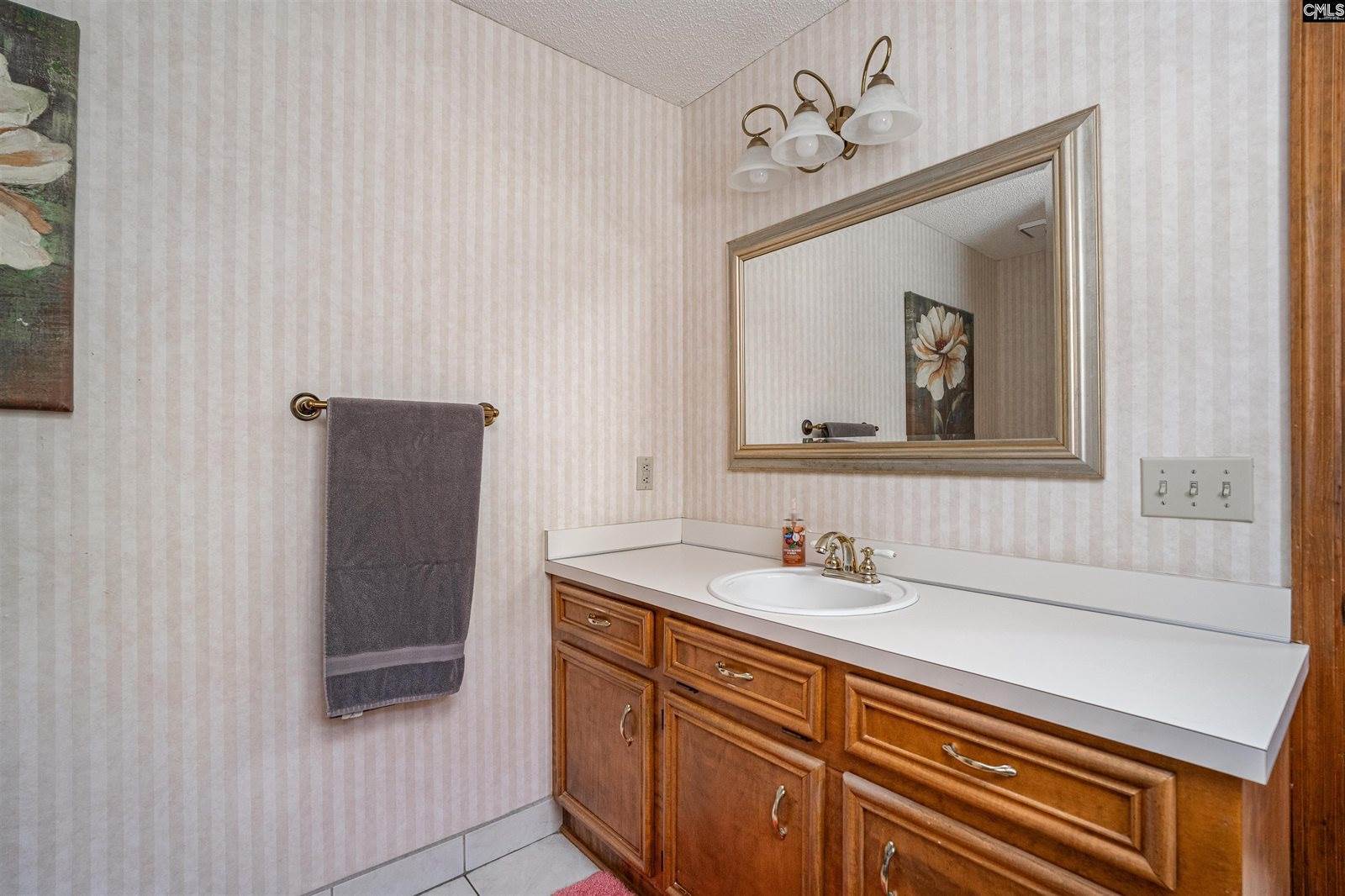 225 Fox Lake, West Columbia, SC 29170