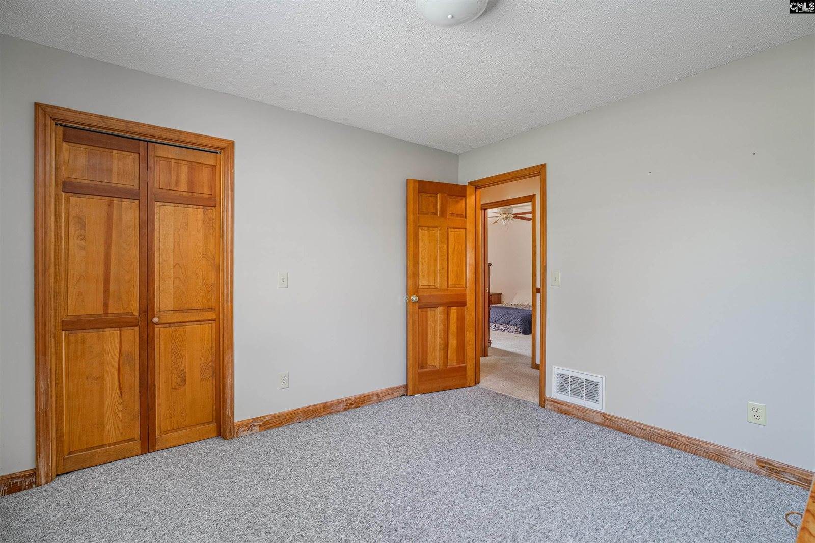 225 Fox Lake, West Columbia, SC 29170