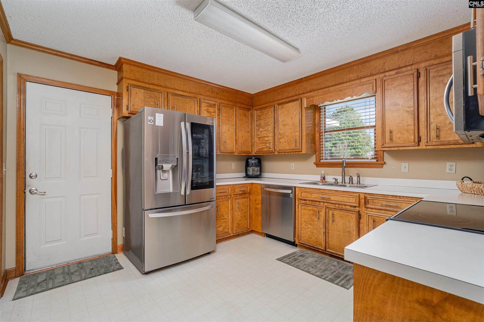 225 Fox Lake, West Columbia, SC 29170