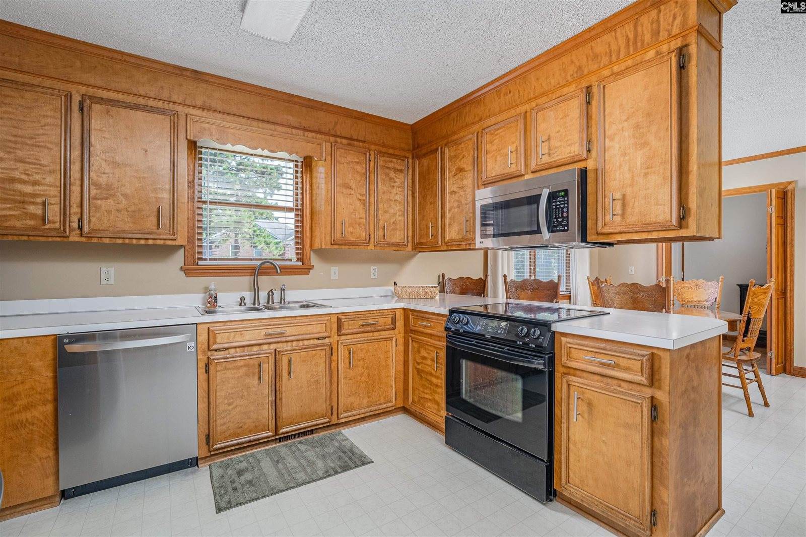 225 Fox Lake, West Columbia, SC 29170