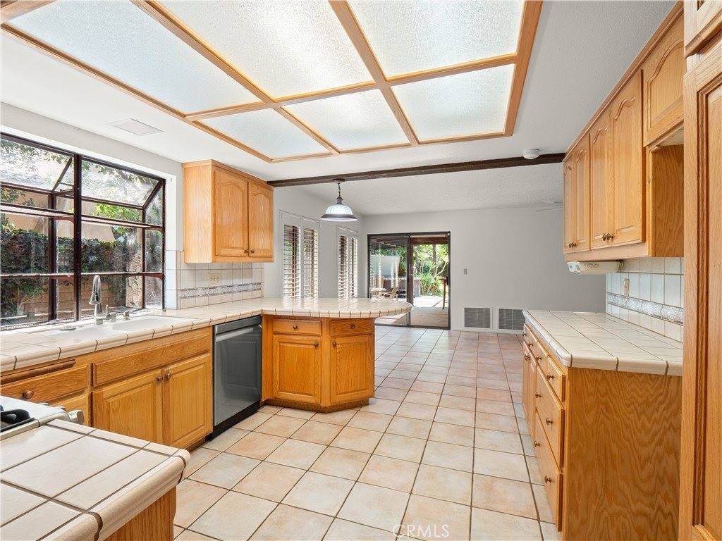 24540 Acorn Court, Newhall, CA 91321