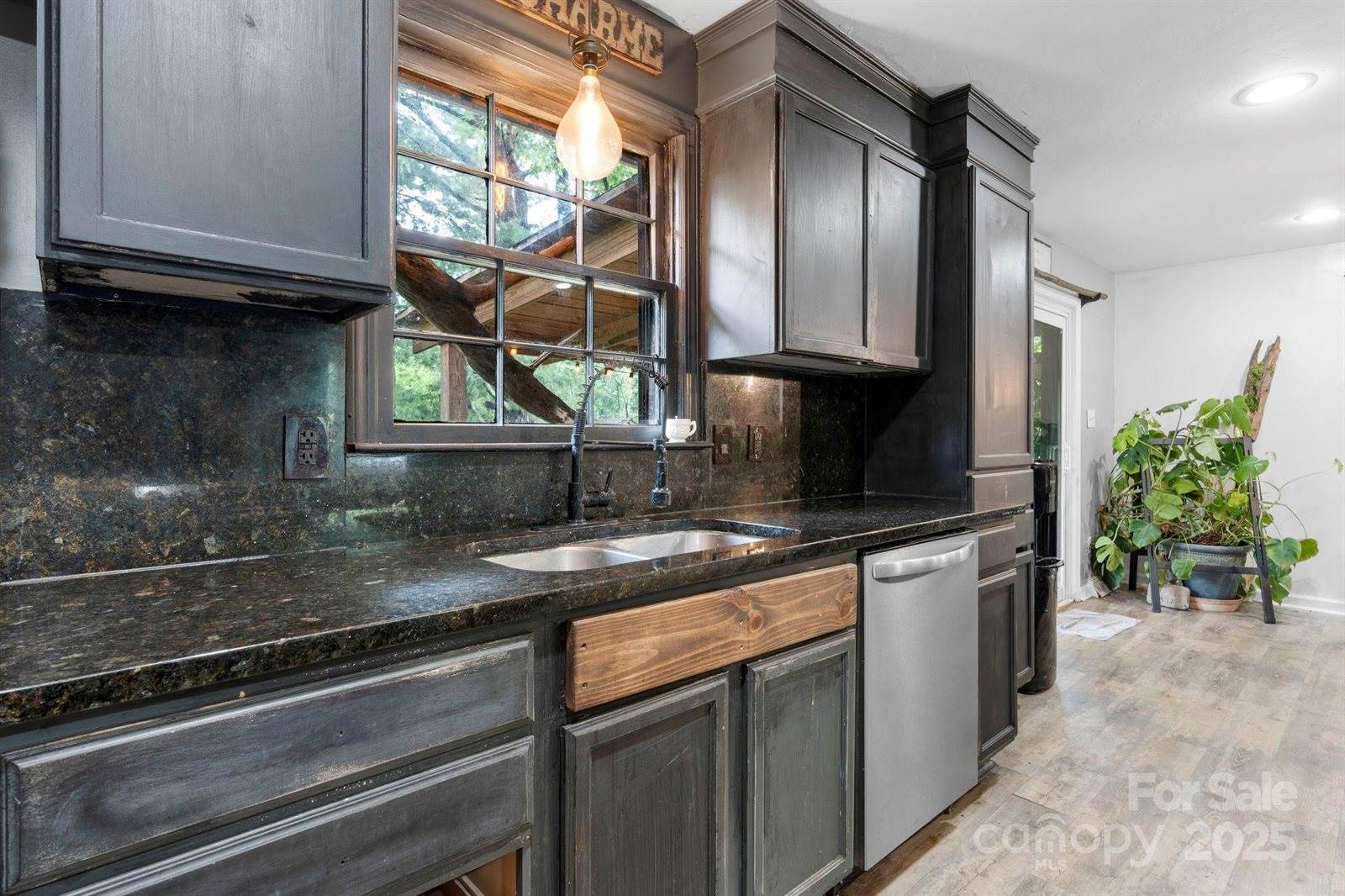 3843 22nd Street NE, Hickory, NC 28601