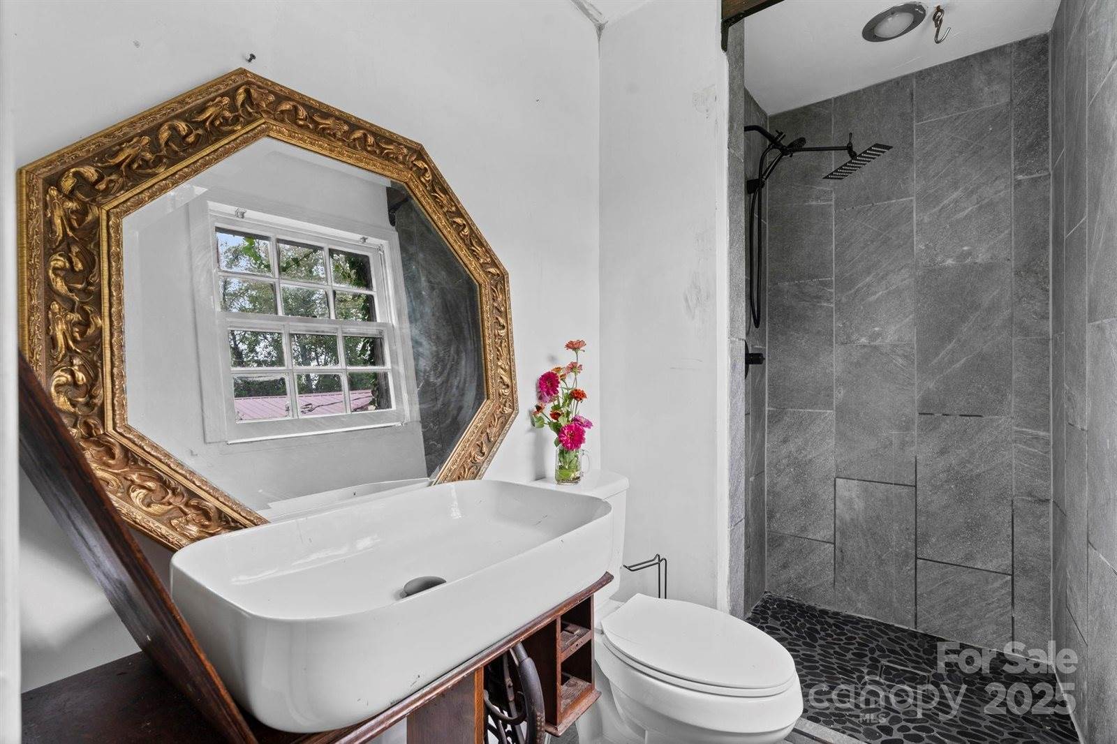 3843 22nd Street NE, Hickory, NC 28601