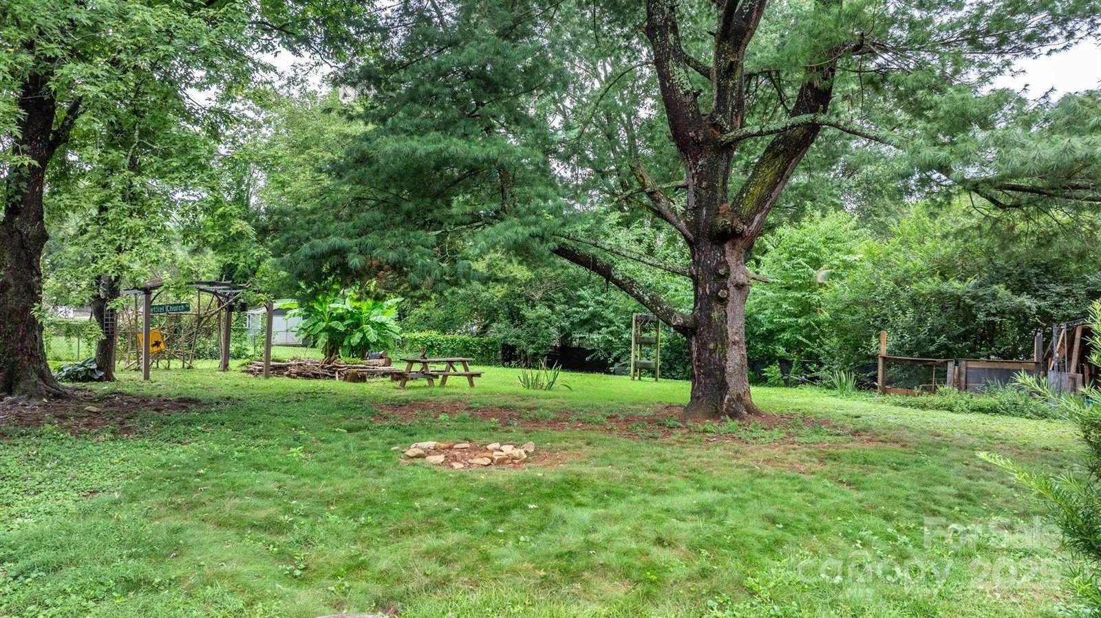 3843 22nd Street NE, Hickory, NC 28601