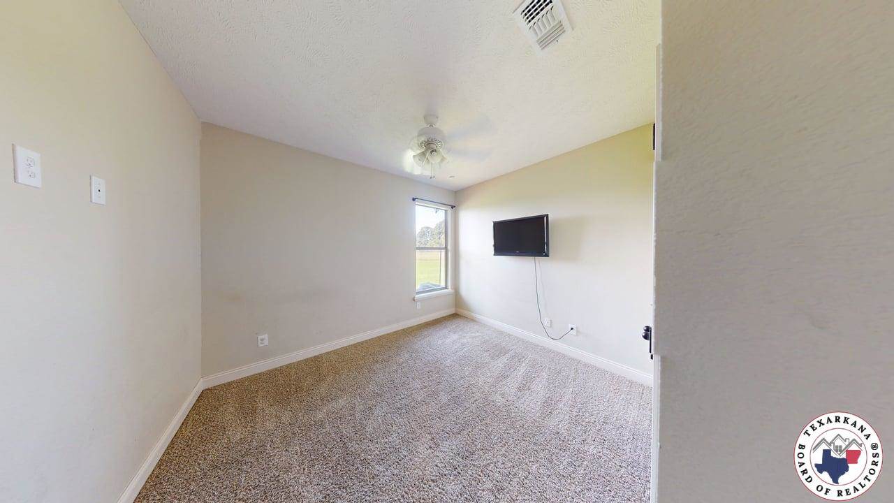 131 Barkman Creek Trace Rd, Hooks, TX 75561