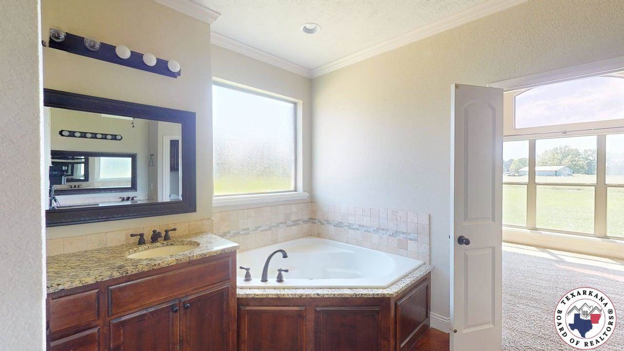 131 Barkman Creek Trace Rd, Hooks, TX 75561