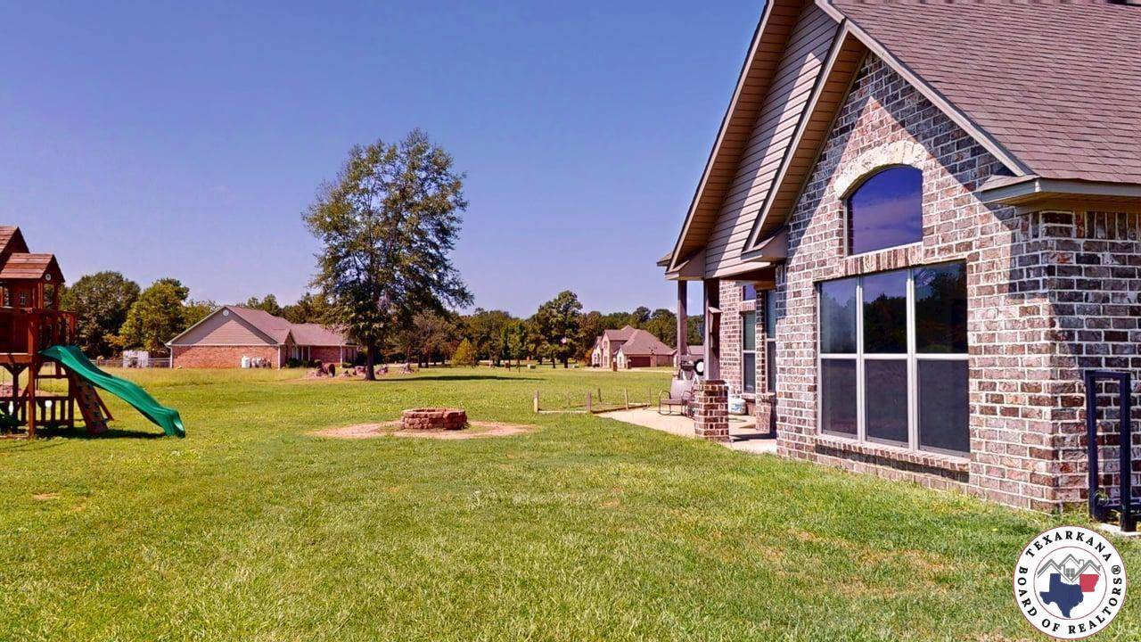 131 Barkman Creek Trace Rd, Hooks, TX 75561