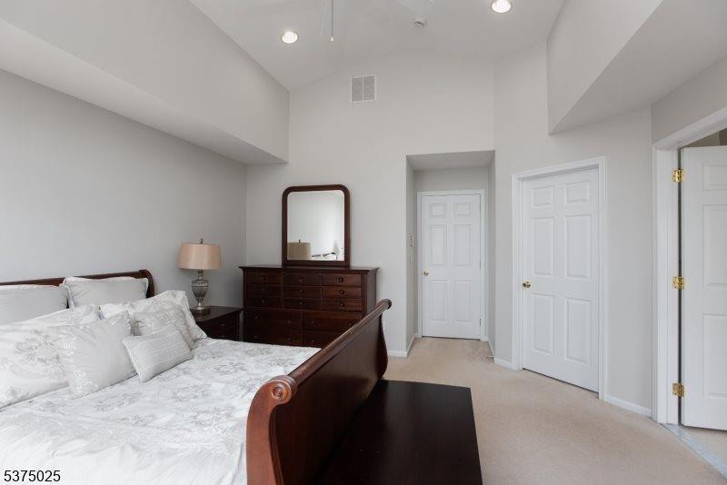 105 Wallace Ct, Green Brook Township, NJ 08812