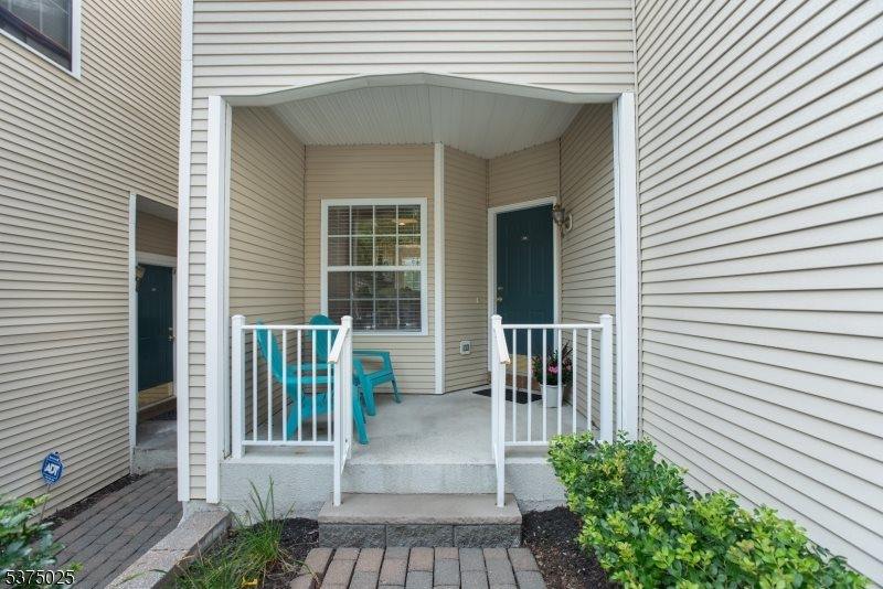 105 Wallace Ct, Green Brook Township, NJ 08812