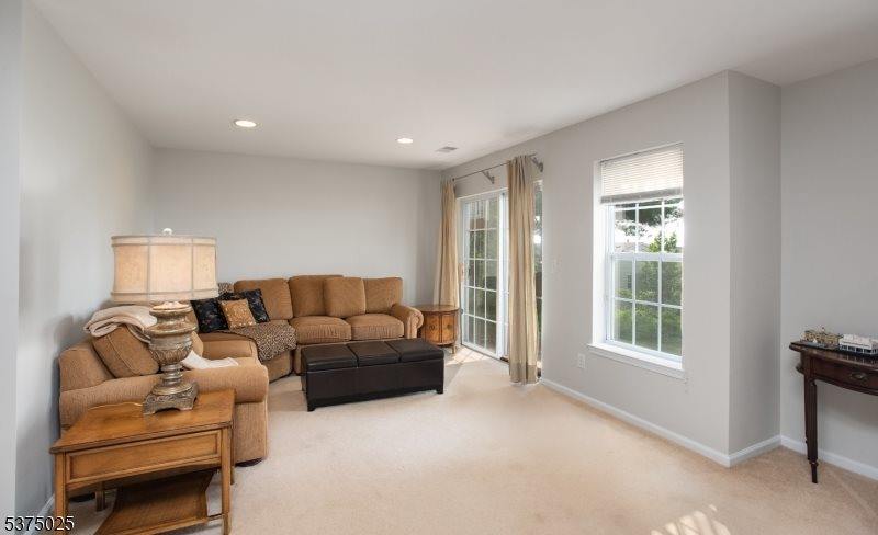 105 Wallace Ct, Green Brook Township, NJ 08812