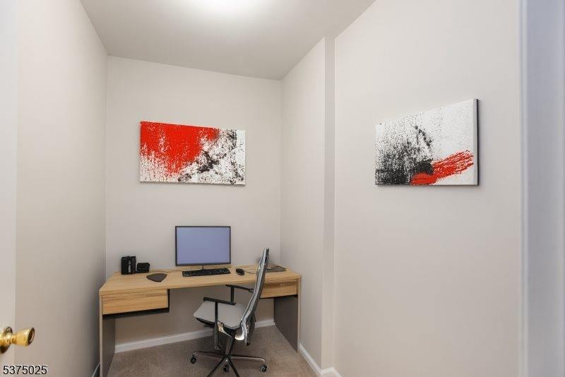 105 Wallace Ct, Green Brook Township, NJ 08812