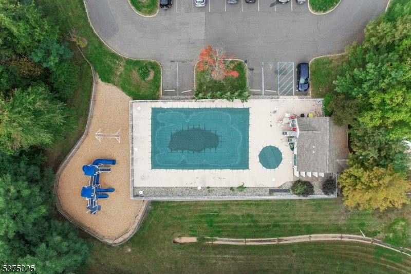 105 Wallace Ct, Green Brook Township, NJ 08812