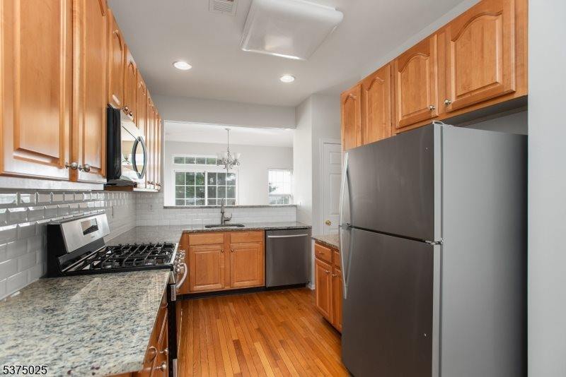 105 Wallace Ct, Green Brook Township, NJ 08812