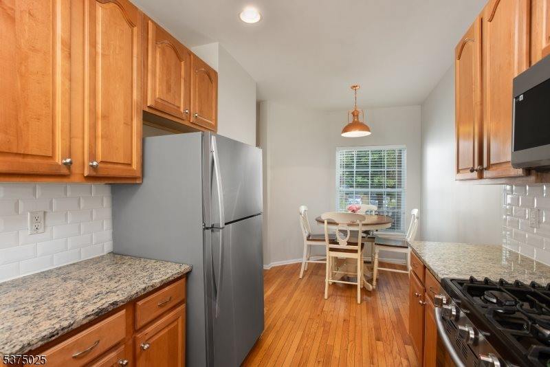 105 Wallace Ct, Green Brook Township, NJ 08812