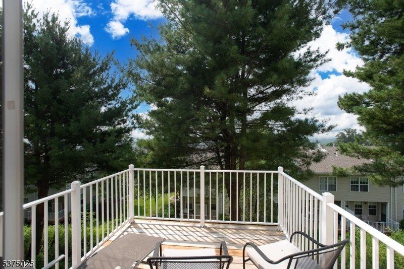 105 Wallace Ct, Green Brook Township, NJ 08812