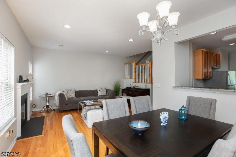 105 Wallace Ct, Green Brook Township, NJ 08812