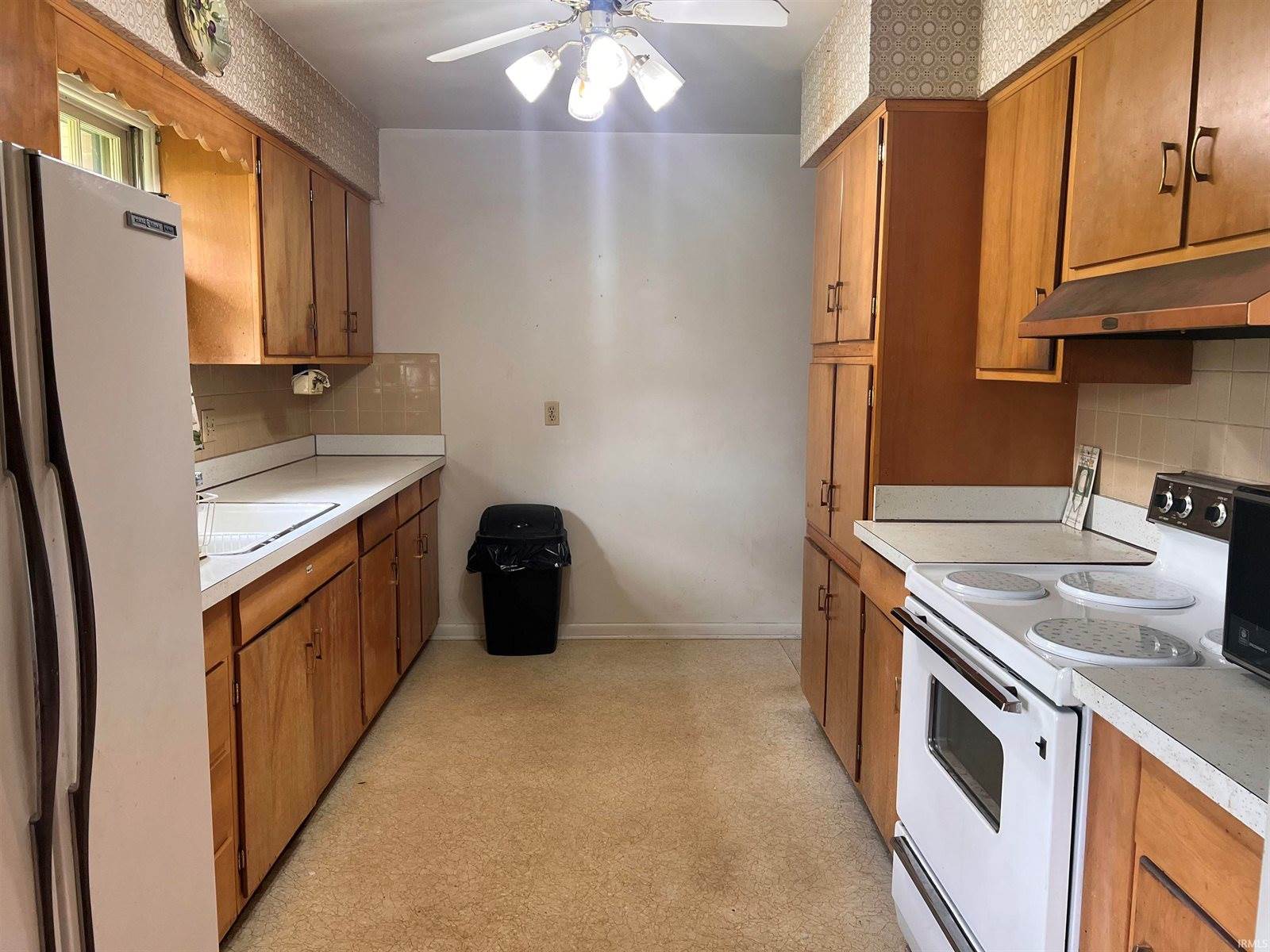 3811 N Locust Street, Muncie, IN 47304