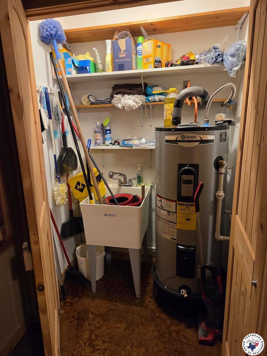 1131 County Road 1203, Maud, TX 75567