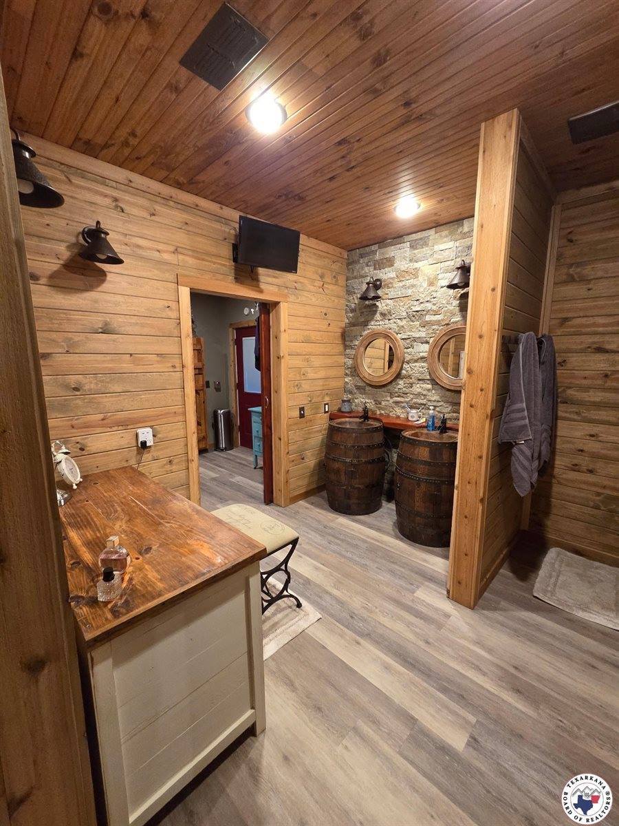 1131 County Road 1203, Maud, TX 75567