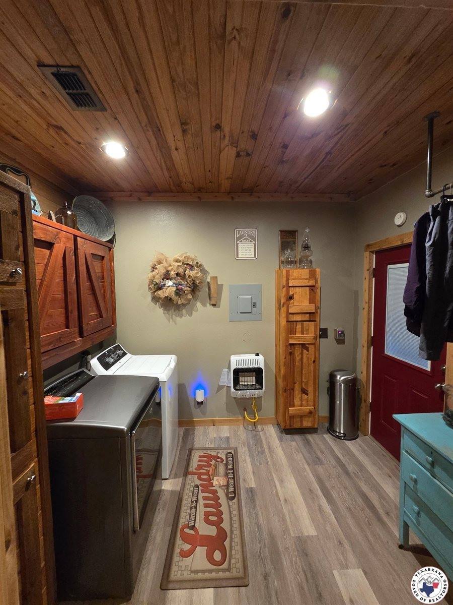 1131 County Road 1203, Maud, TX 75567