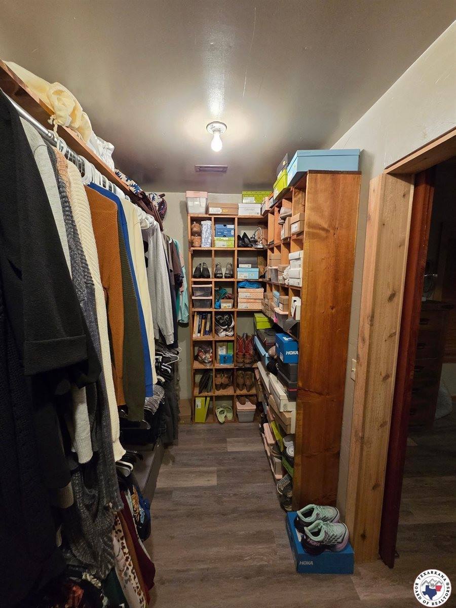 1131 County Road 1203, Maud, TX 75567