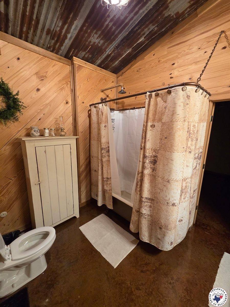 1131 County Road 1203, Maud, TX 75567