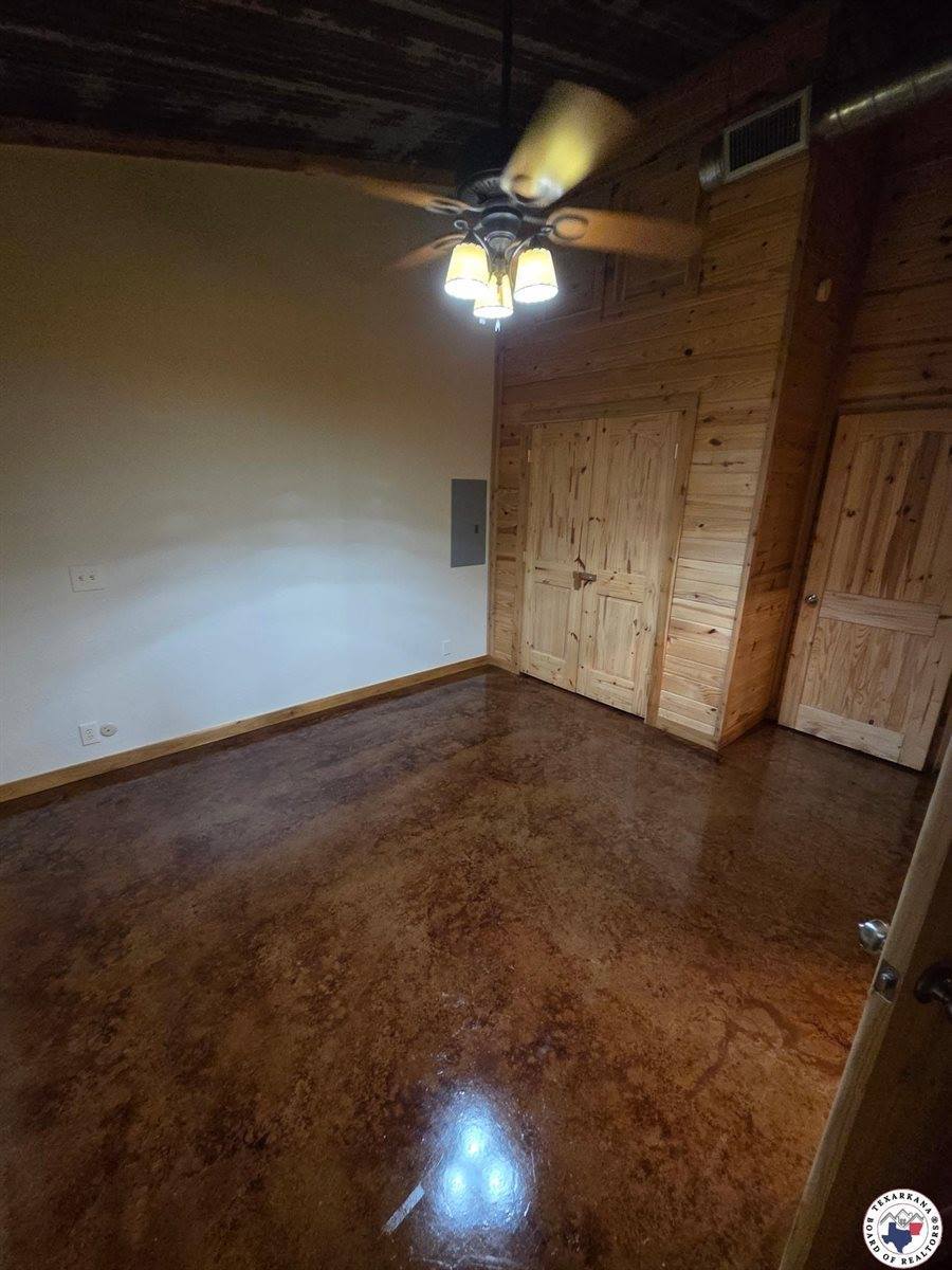 1131 County Road 1203, Maud, TX 75567