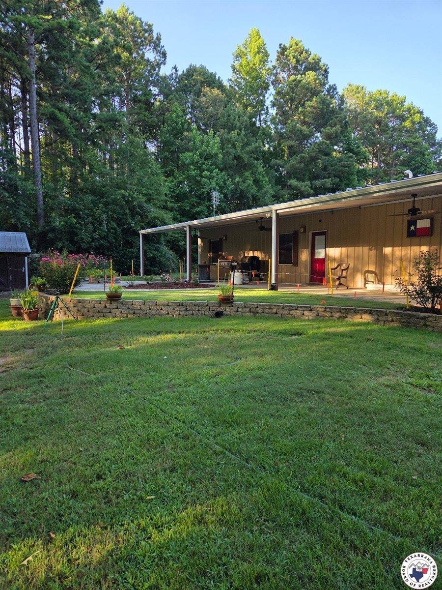 1131 County Road 1203, Maud, TX 75567