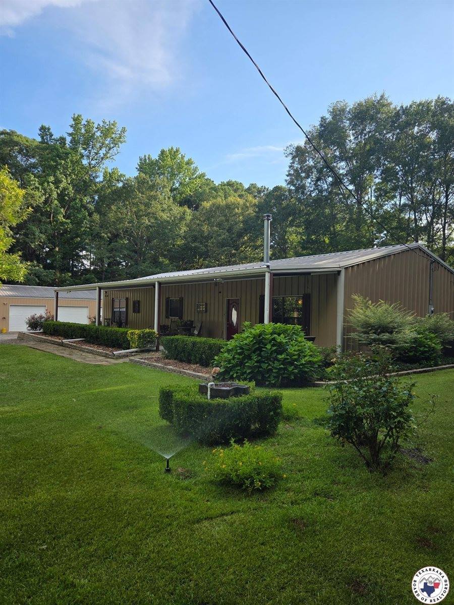 1131 County Road 1203, Maud, TX 75567