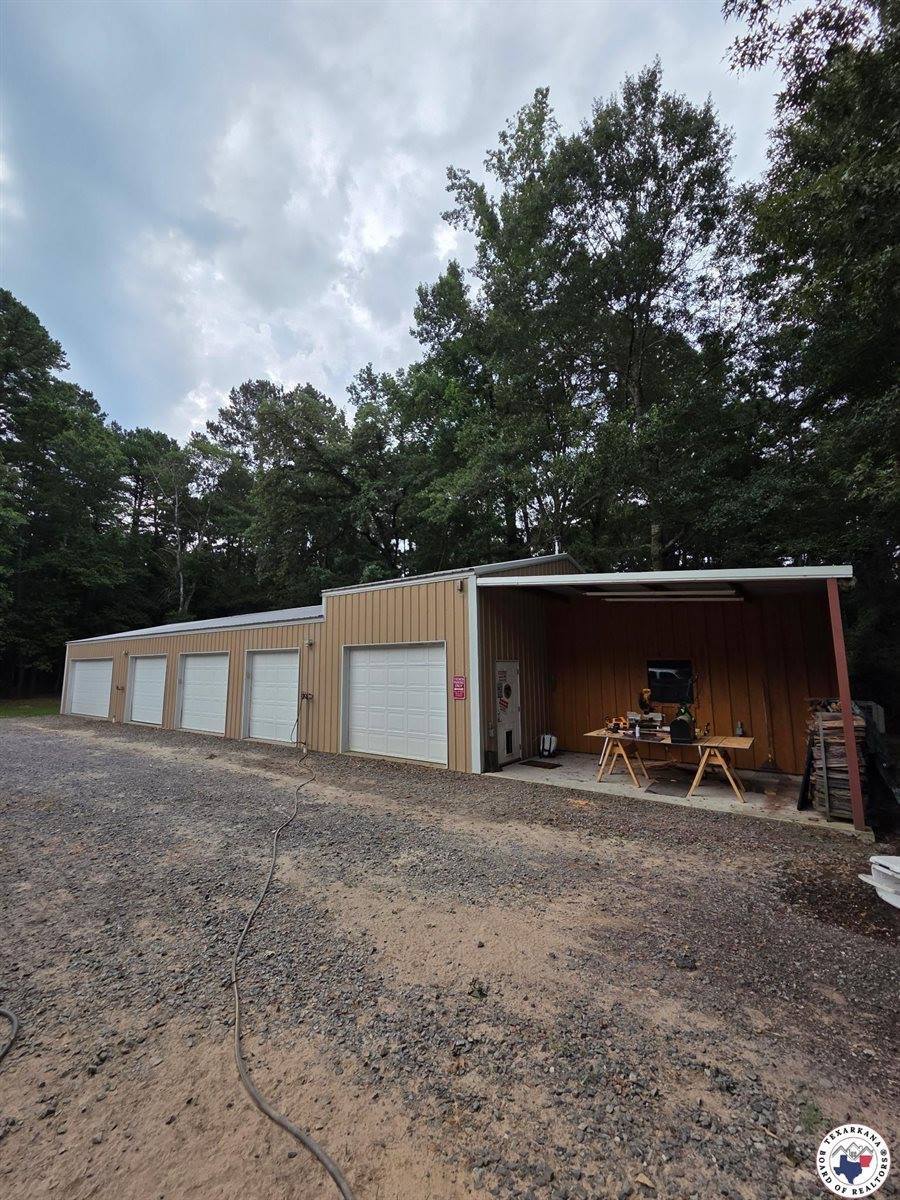 1131 County Road 1203, Maud, TX 75567