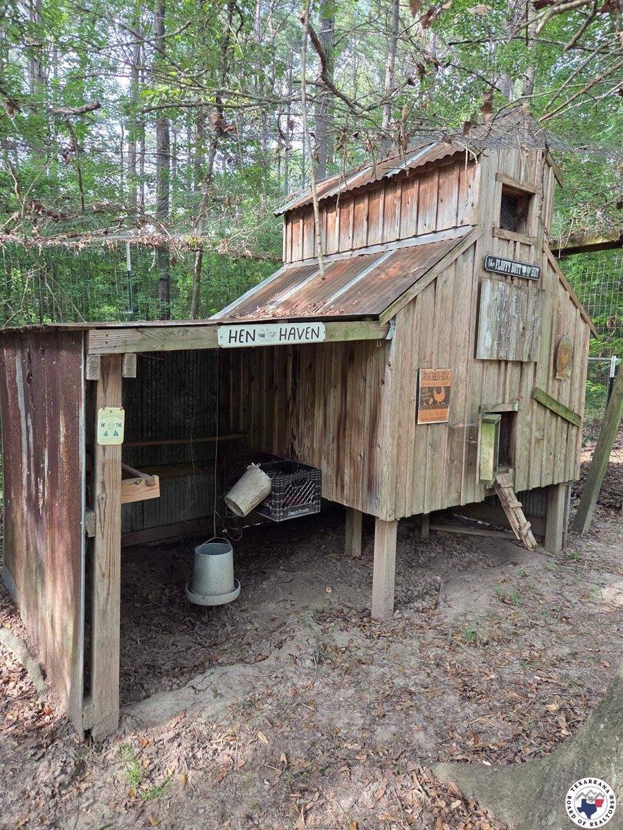 1131 County Road 1203, Maud, TX 75567