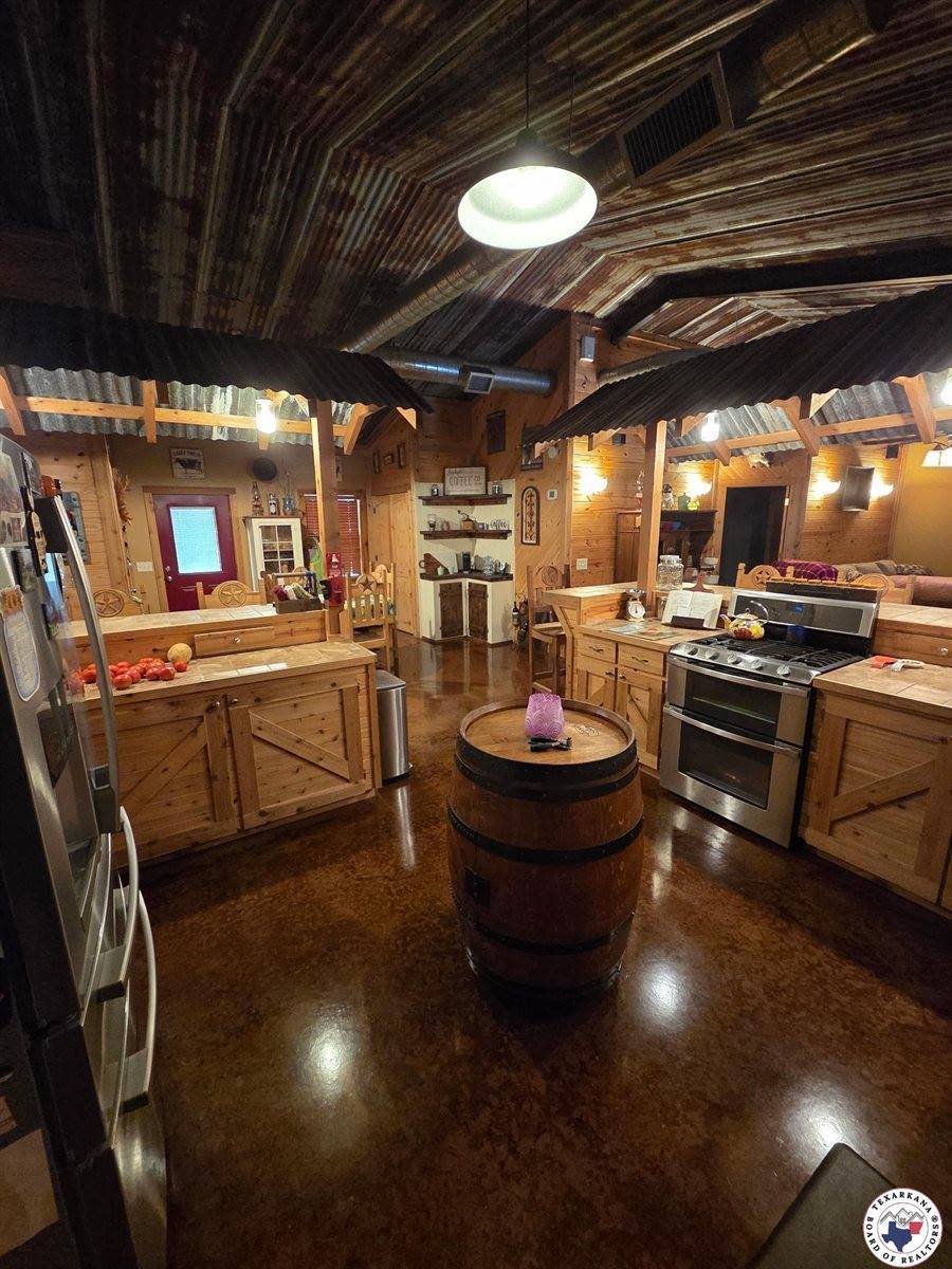 1131 County Road 1203, Maud, TX 75567