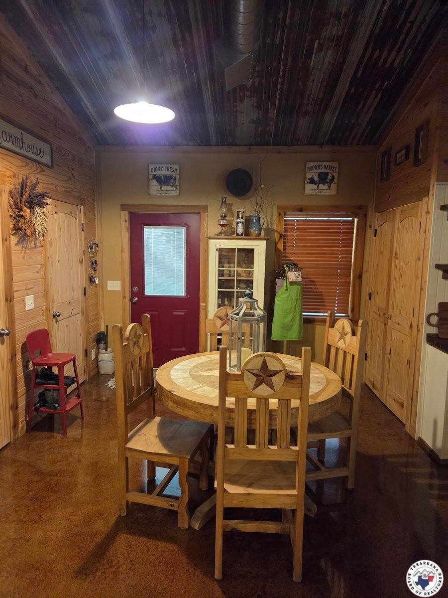 1131 County Road 1203, Maud, TX 75567