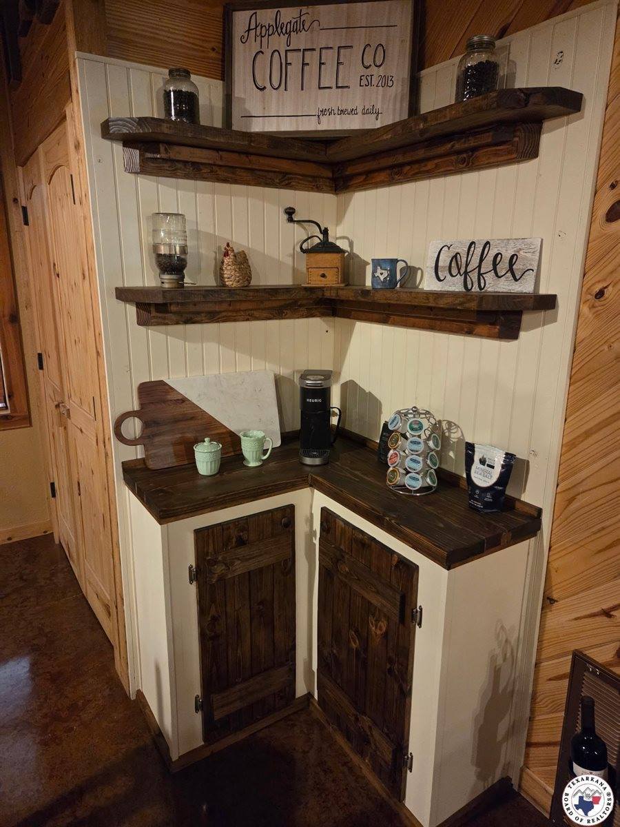 1131 County Road 1203, Maud, TX 75567