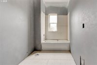 824 Center St, OregonCity, OR 97045