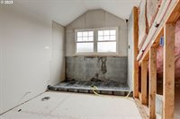 824 Center St, OregonCity, OR 97045