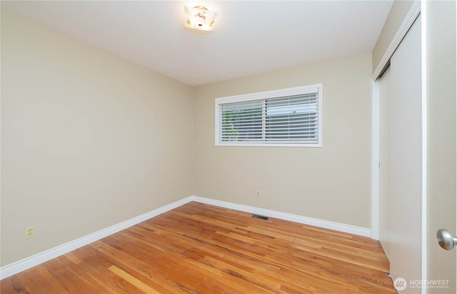 901 East Grover Street, Lynden, WA 98264