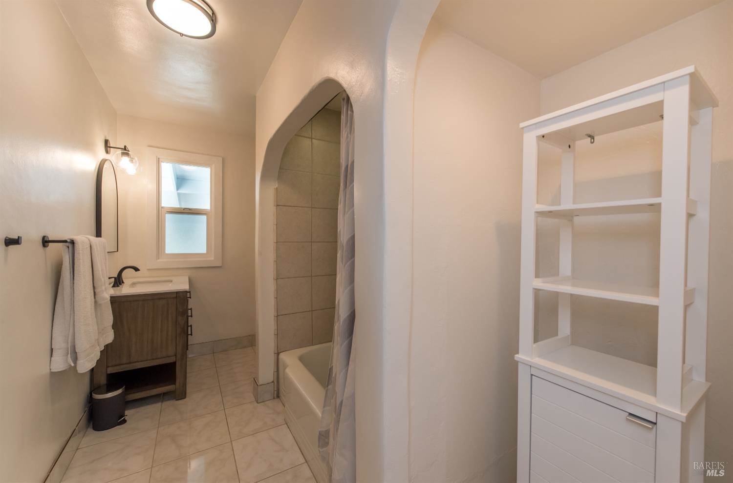 115 Commercial Street, Cloverdale, CA 95425