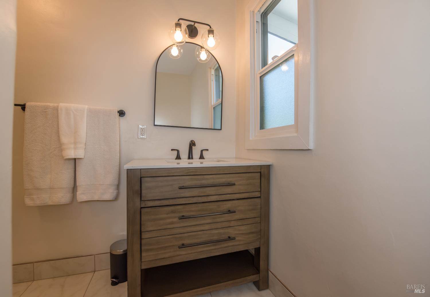 115 Commercial Street, Cloverdale, CA 95425