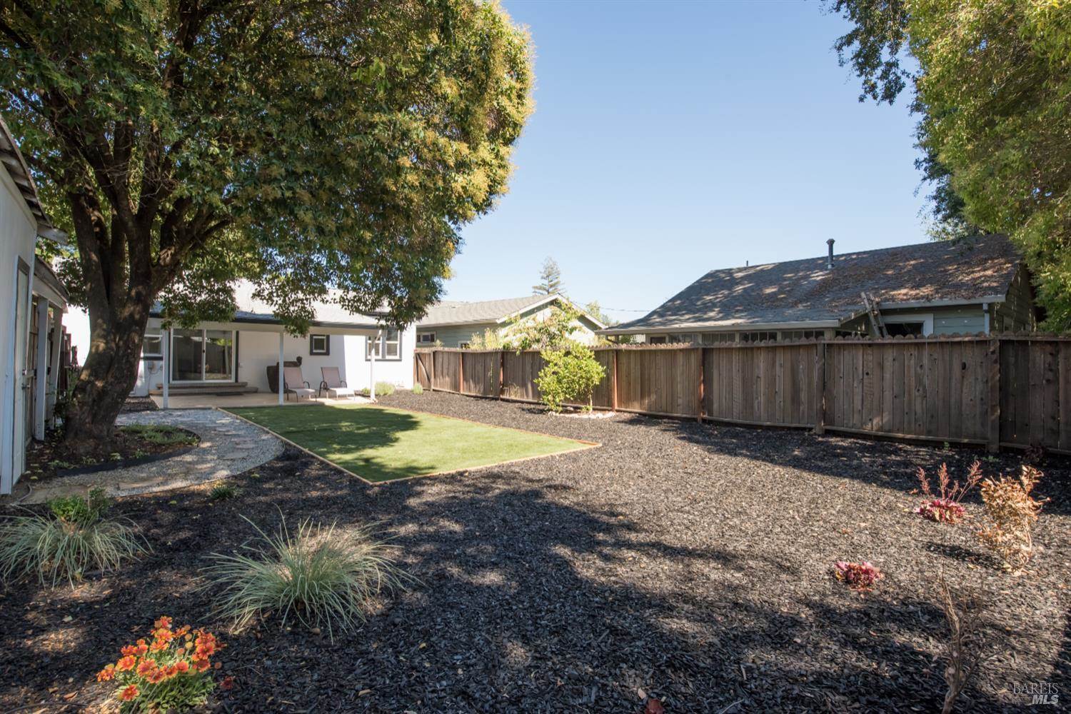 115 Commercial Street, Cloverdale, CA 95425