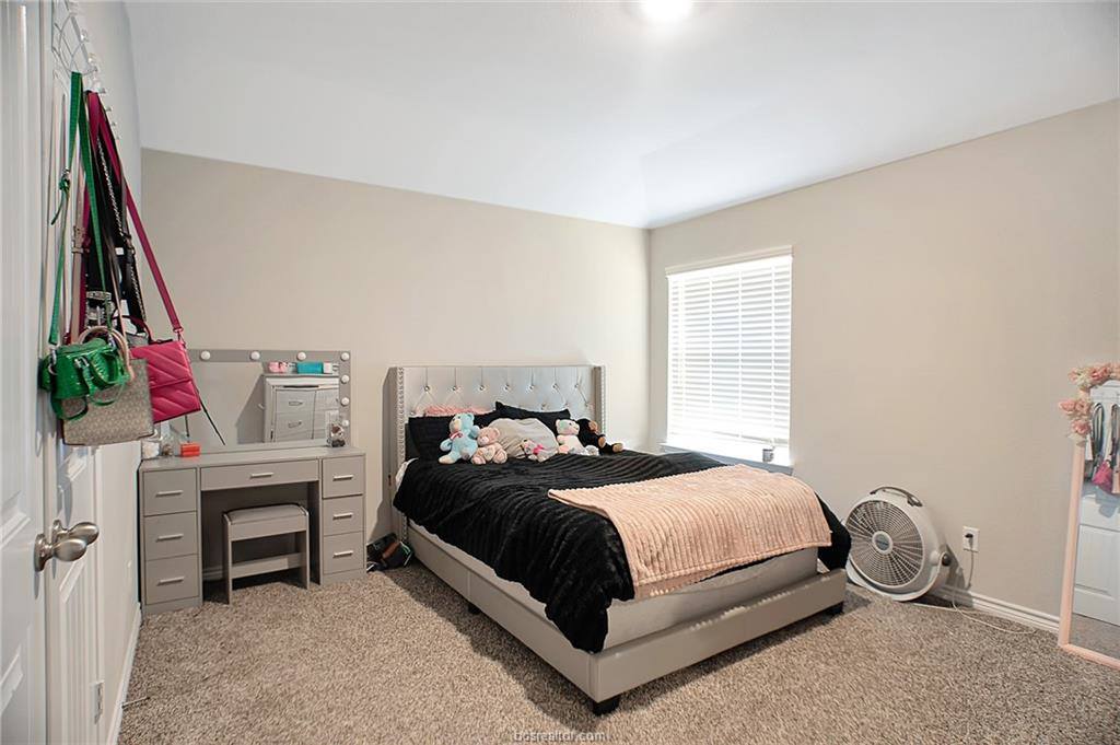 2037 Rock Ridge Avenue, Bryan, TX 77807