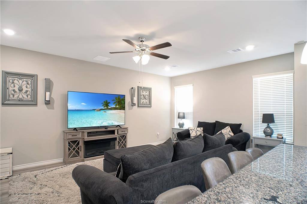 2037 Rock Ridge Avenue, Bryan, TX 77807