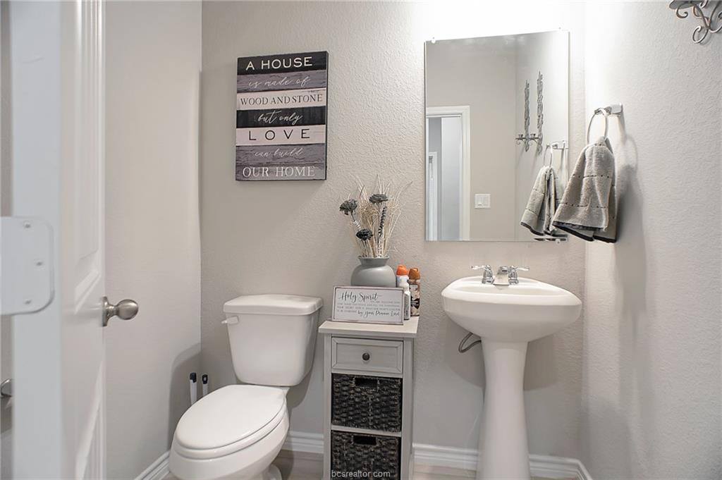 2037 Rock Ridge Avenue, Bryan, TX 77807