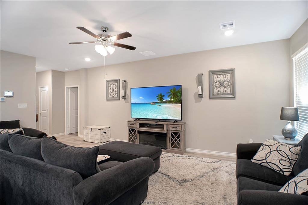 2037 Rock Ridge Avenue, Bryan, TX 77807