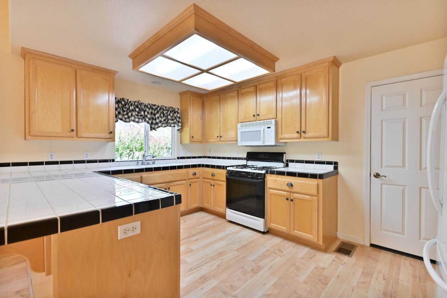 735 Live Oak Drive, Angels Camp, CA 95222