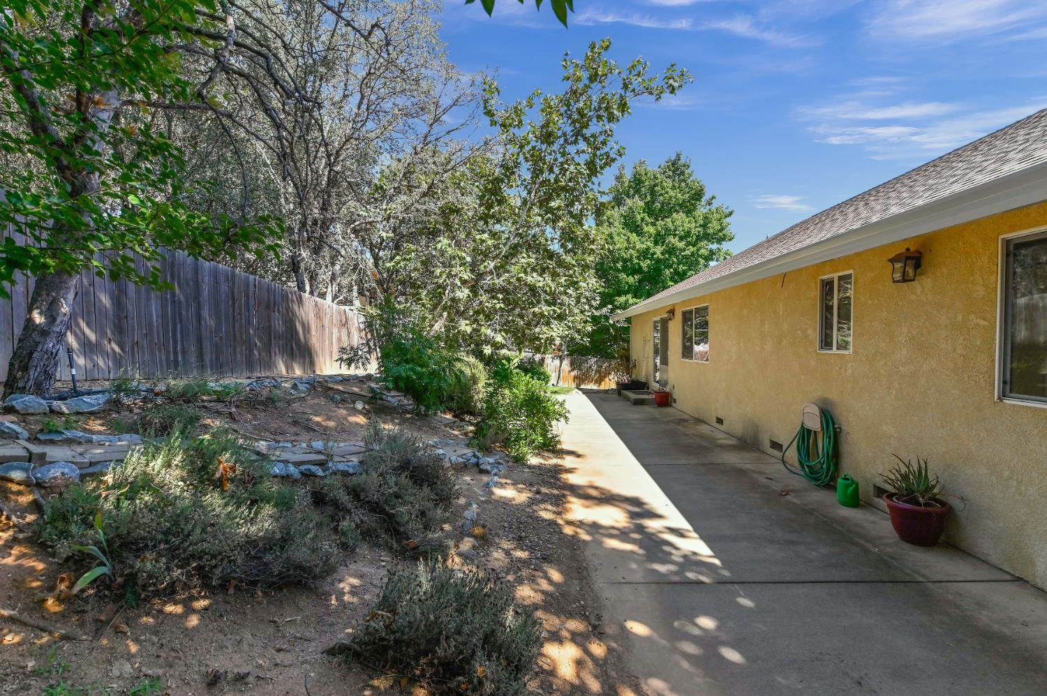 735 Live Oak Drive, Angels Camp, CA 95222